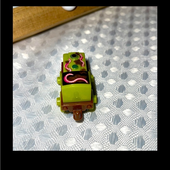 Thomas The Train & Friends Minis Blind Bag 2019/2 Icky Worms Scruff #391. - Picture 3 of 5